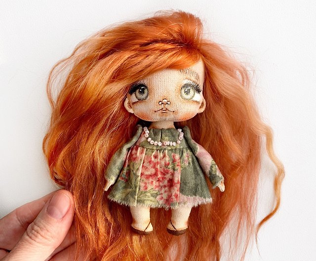 赤い髪の布人形ハピネス人形10cmキーホルダーギフト - ショップ Dolls