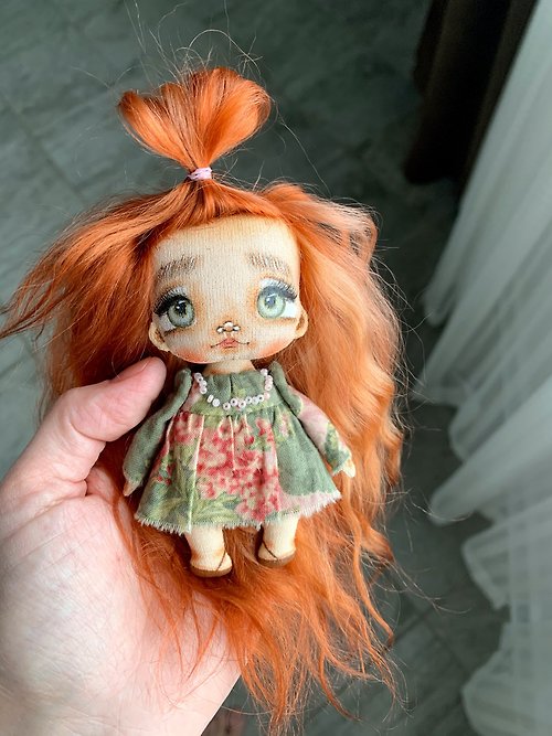 赤い髪の布人形ハピネス人形10cmキーホルダーギフト - ショップ Dolls