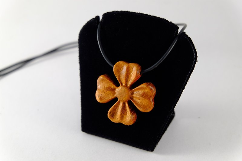 Four Leaf Heart Bloom Four Leaf Heart Bloom Yellow Clover Original Millimeter Necklace Valentine's Day Hope Pledge - Necklaces - Wood Yellow
