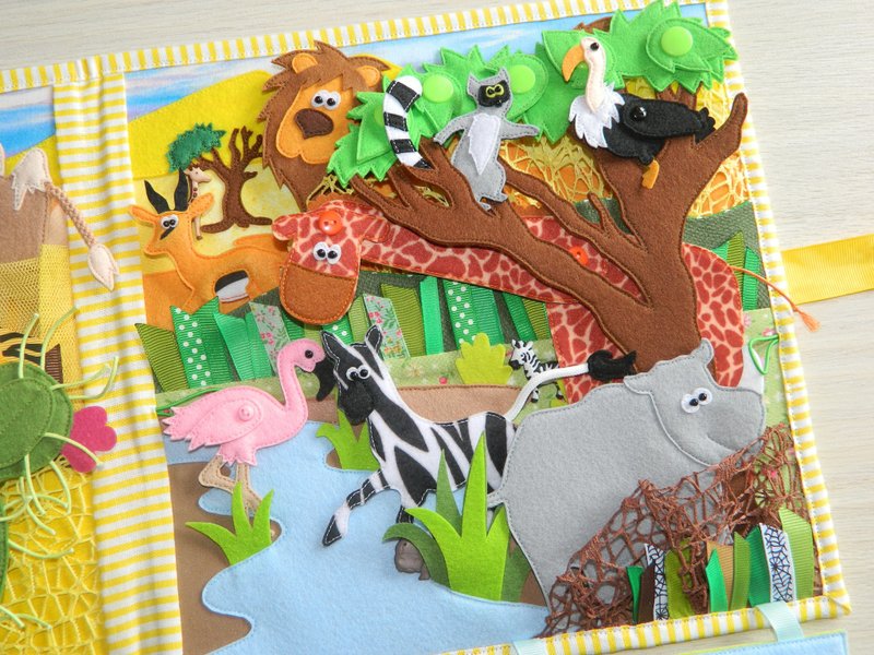 Available developing tablet  Africa,  Set of Animals to Play - Kids' Toys - Other Metals Yellow