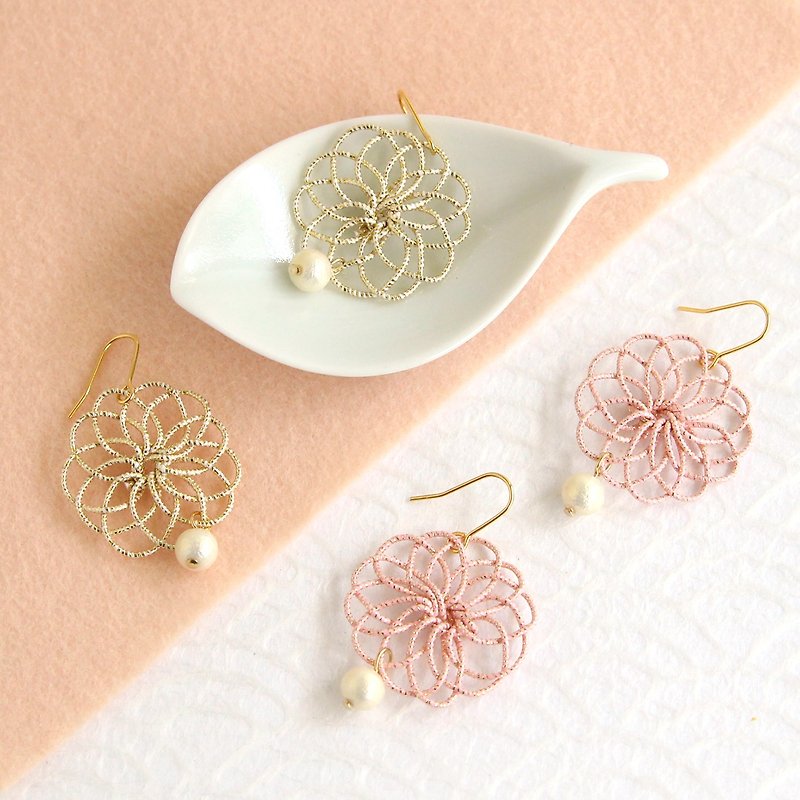 japanese traditional style pierce earring / mizuhiki / japan / flower /gold - Earrings & Clip-ons - Silk Gold