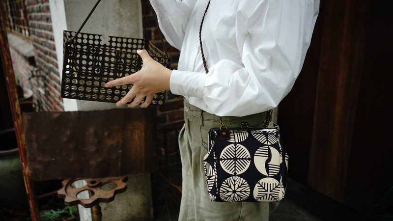 Shoulder bag / cross-body bag / mouth gold bag / Dahe Isa piping mouth gold bag - กระเป๋าแมสเซนเจอร์ - ผ้าฝ้าย/ผ้าลินิน 