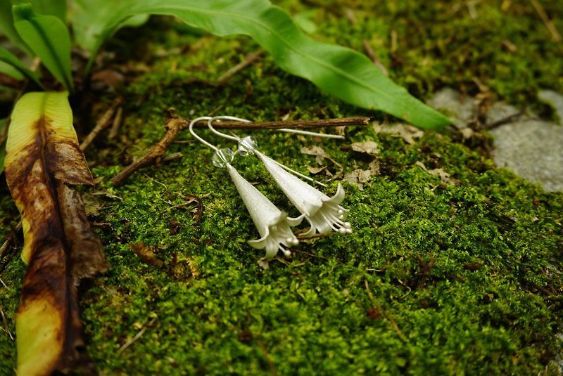 lily earrings sterling silver handmade earrings - ต่างหู - เงินแท้ สีเงิน