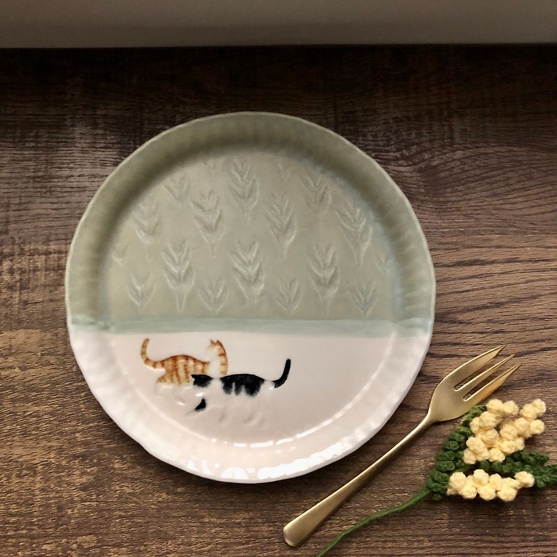 Field Kitten/Handmade Ceramic Dinner Plate 18cm/Orange Cat and Black and White Cat - Plates & Trays - Porcelain Multicolor