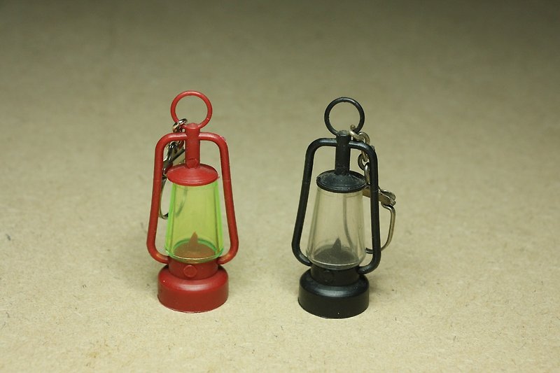 Purchased from the Netherlands in the middle of the 20th century old antique key ring early oil lamp shape only black - Keychains - Plastic Black