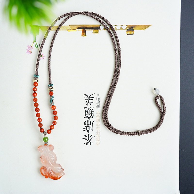 Sichuan Nanhong High Ice Floating Pretty Color Pendant [Jinyu Mantang] Pure White Floating Red with Hand-woven Bead Chain - Necklaces - Crystal 