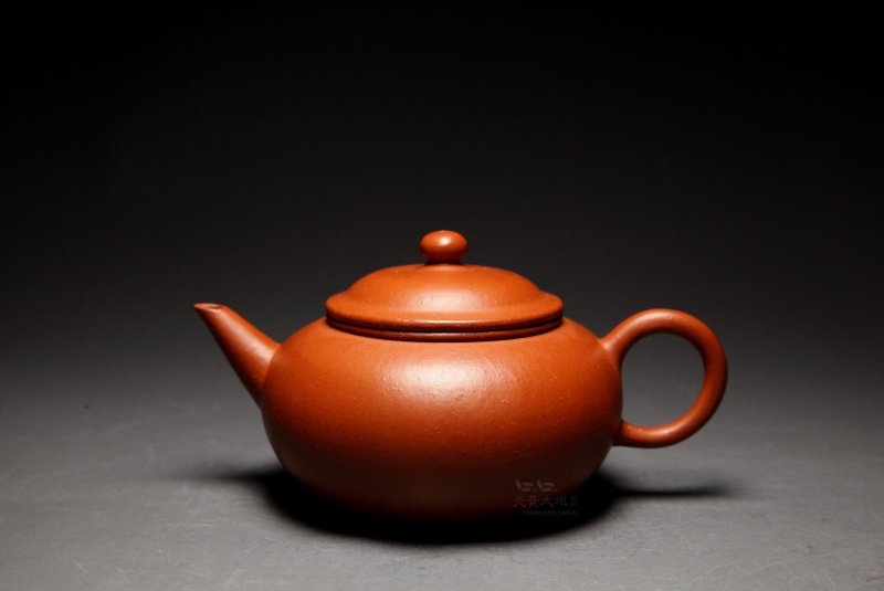 【貢局水平15】 龍山堂 古法純手工 摹古系列 小煤窯老朱泥150cc - 茶具/茶杯 - 陶 紅色