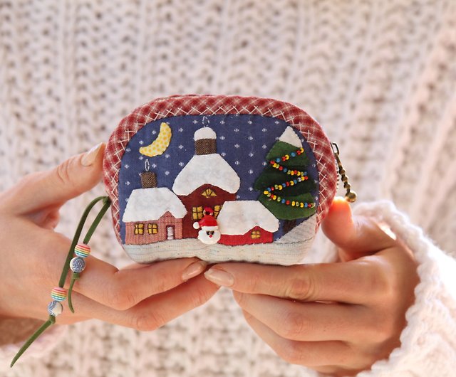 Mini Change Purse With Embroidery, Mini Coin Bag With Houses Appliqués -  Shop BeePatchwork Coin Purses - Pinkoi