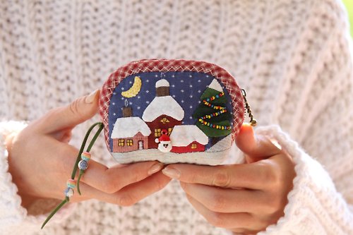 BeePatchwork Mini Change Purse With Embroidery, Mini Coin Bag With Houses Appliqués