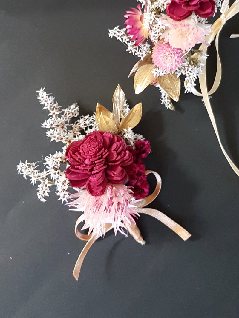 海藏設計|流金時刻。典藏紅玫胸花。主婚人/新郎/伴郎/胸花 - 胸花/手腕花 - 植物．花 紅色