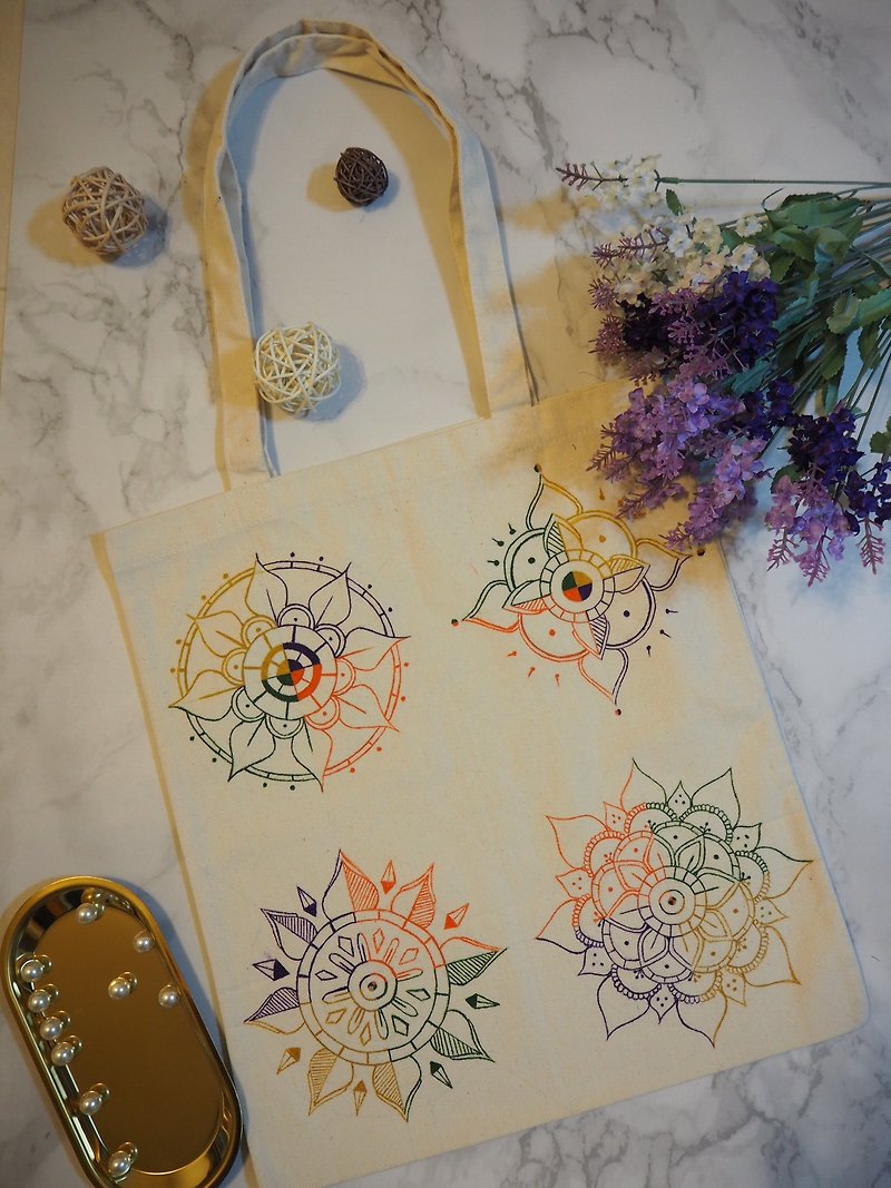Hand-painted canvas bag Hand-painted bag Native Henna Mandala Painted Hanna Mandala Zen around - Messenger Bags & Sling Bags - Cotton & Hemp White