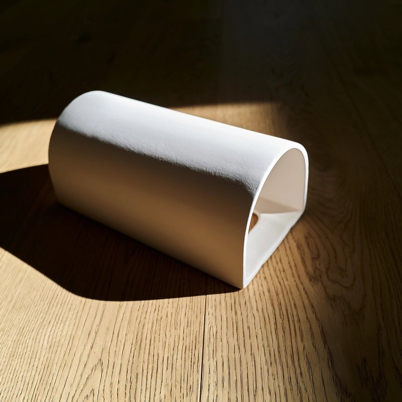 手作りのマットホワイトセラミック製ウォールライト - 現代的な職人技が光る照明器具 - 照明・ランプ - 粘土 ホワイト