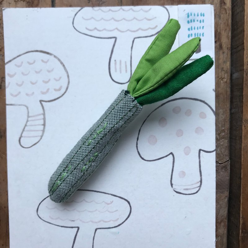 Green onion/pin - เข็มกลัด - ผ้าฝ้าย/ผ้าลินิน สีเขียว