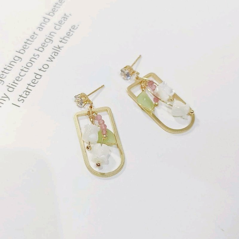 1KM Warm and Tranquil Mini Lily of the Valley Earrings - ต่างหู - เรซิน 