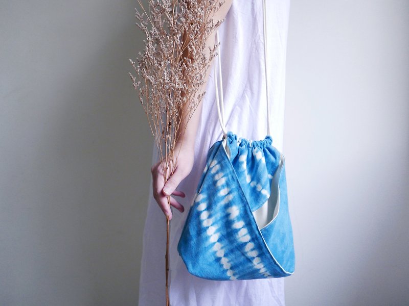 Ocean | Tie dye Kimono bag Hand bag Shoulder bag - กระเป๋าแมสเซนเจอร์ - ผ้าฝ้าย/ผ้าลินิน สีน้ำเงิน