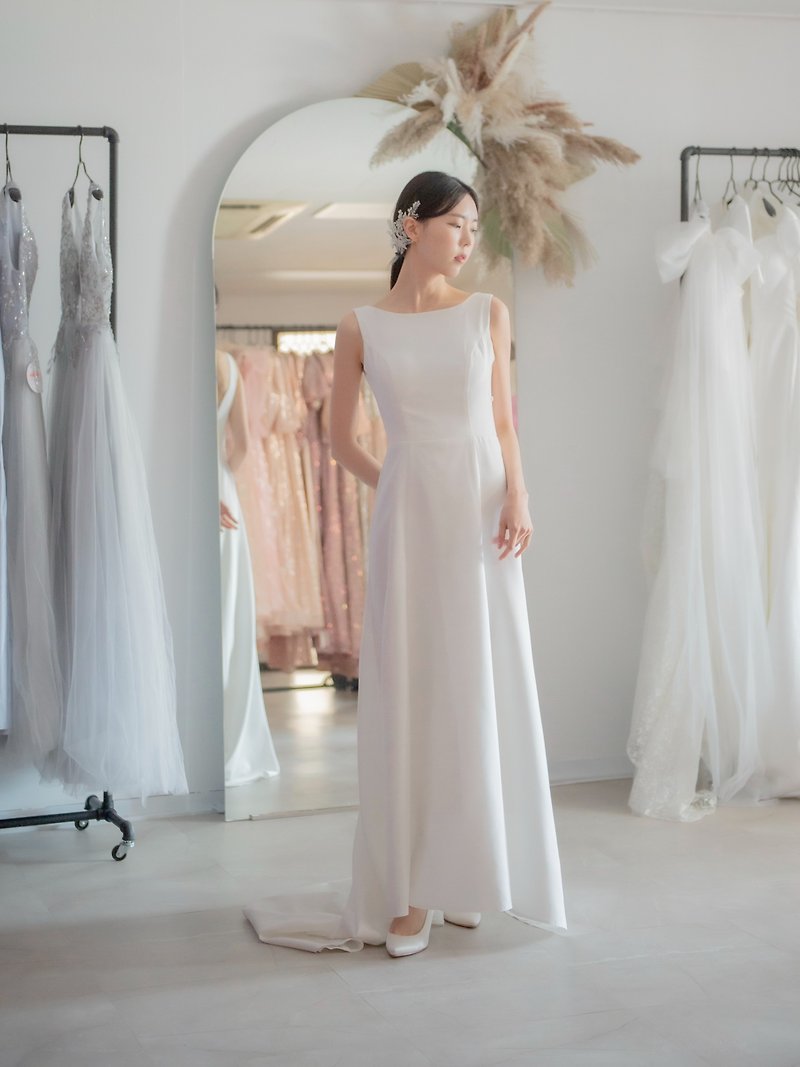 Bateau neckline scoop back wedding dress - ชุดราตรี - เส้นใยสังเคราะห์ ขาว