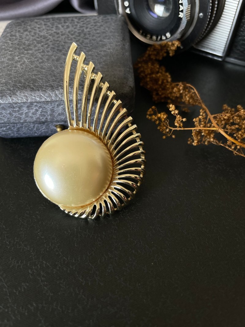 古董金色翅膀珍珠線條別針胸針 SARAH COVENTRY b935 - 胸針 - 其他金屬 金色