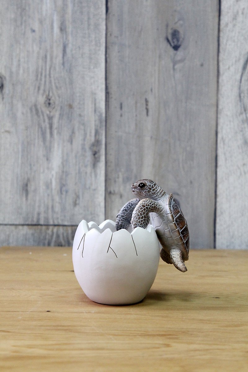 Japan Magnets realistic animal series small turtles emerge from the egg-shaped pen holder/pen holder - กล่องใส่ปากกา - เรซิน สีนำ้ตาล