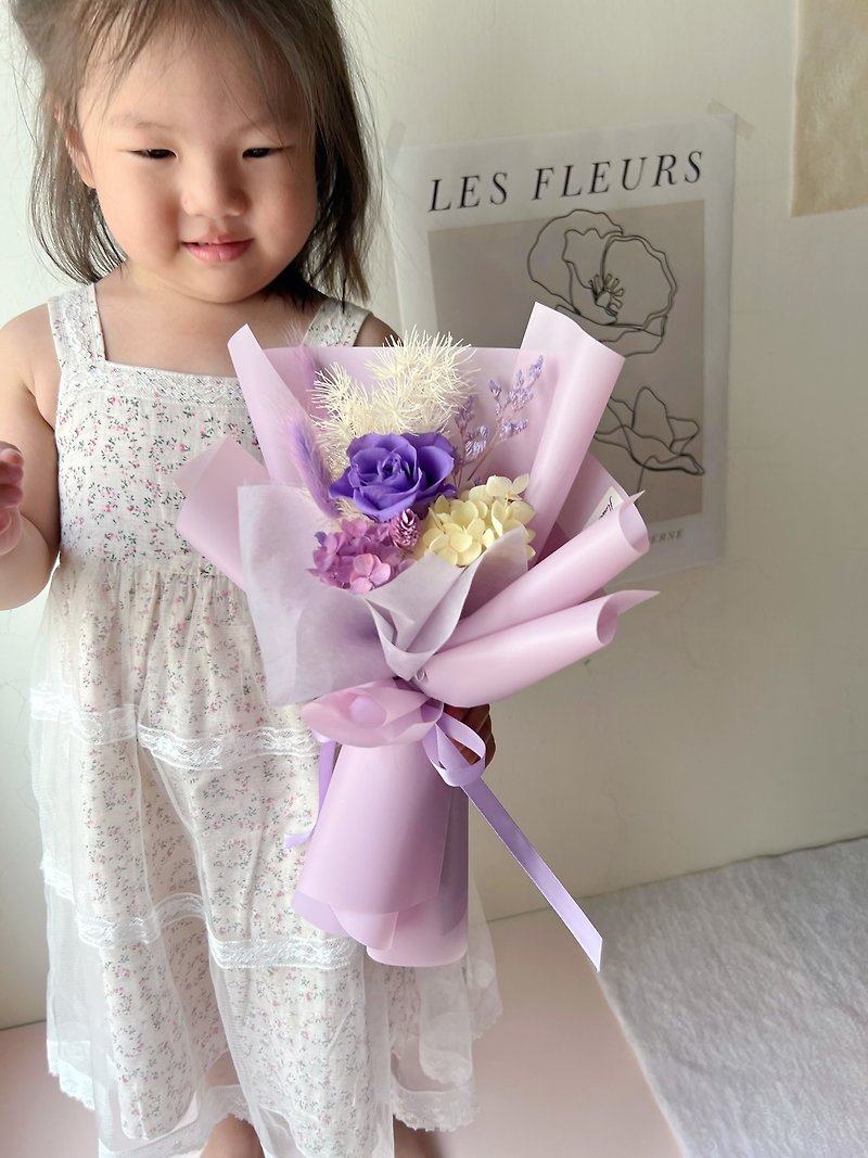 [Graduation Bouquet] flower-of-life small bouquet of blue and purple Japanese eternal roses - ช่อดอกไม้แห้ง - พืช/ดอกไม้ หลากหลายสี