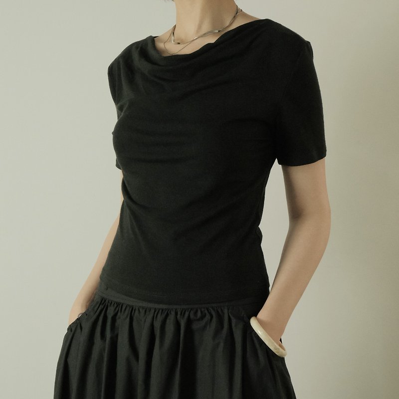 Summer black minimalist tight elastic short-sleeved T-shirt - เสื้อยืดผู้หญิง - ผ้าฝ้าย/ผ้าลินิน สีดำ
