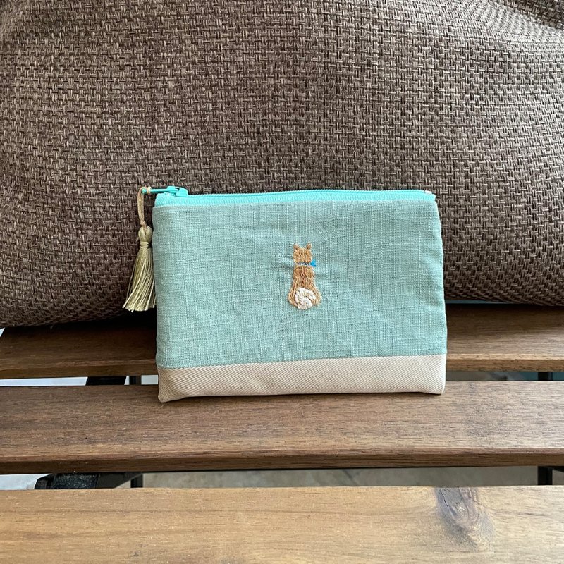 Coin and card case  with fluffy tail, white rabbit back motif - 化妝包/收納袋 - 棉．麻 綠色