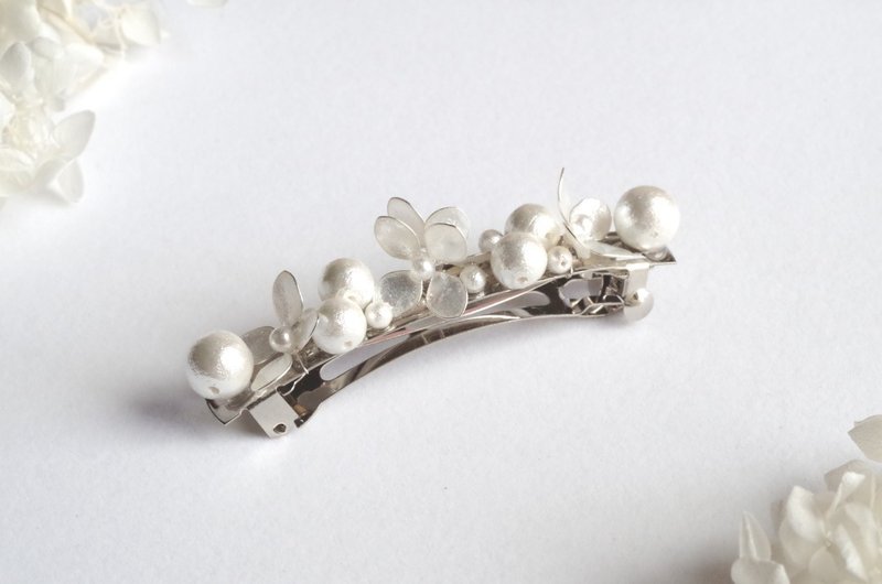 Manicure Flower Hydrangea and Cotton Pearl Barrette, Blanc, Silver - เครื่องประดับผม - วัสดุอื่นๆ ขาว