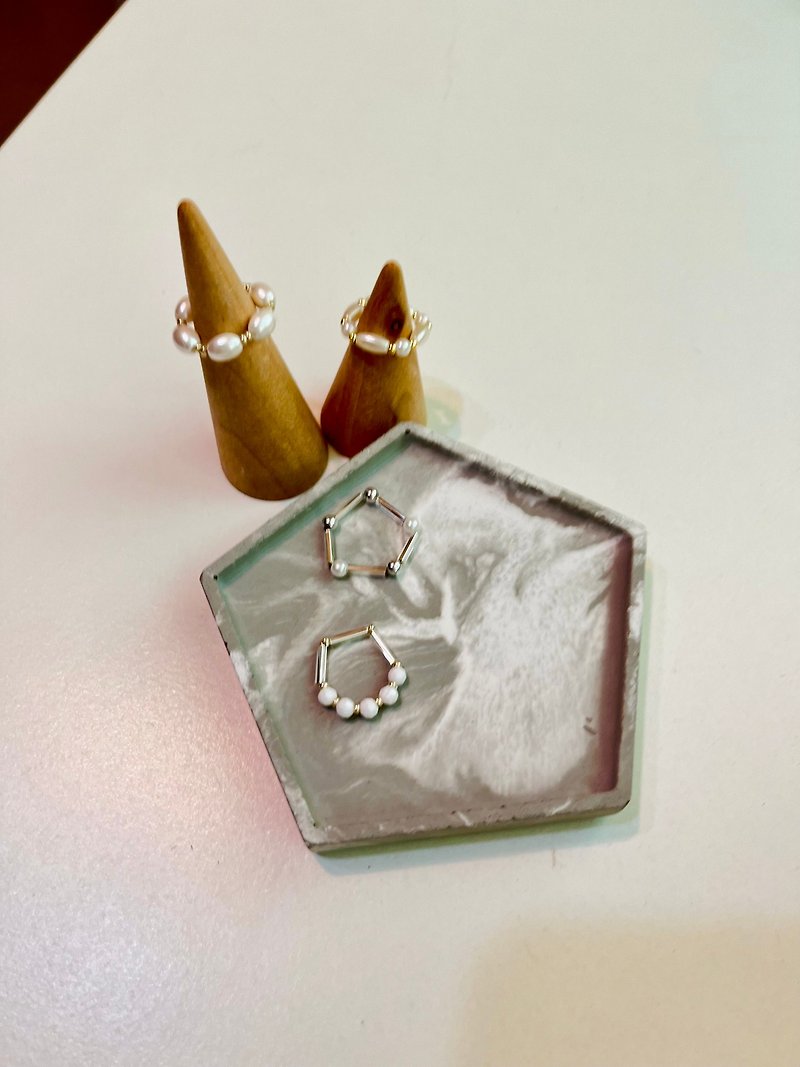 Handmade beaded ring pearl series - แหวนทั่วไป - วัสดุอื่นๆ ขาว
