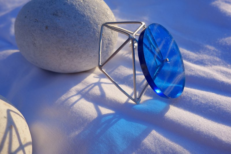 geometry pierced earring blue for one ear   - ต่างหู - อะคริลิค สีน้ำเงิน