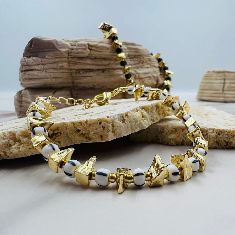 Preciosa Czech Glass Seed Beads Bracelet with 14K gold filled triangle - สร้อยข้อมือ - วัสดุอื่นๆ ขาว