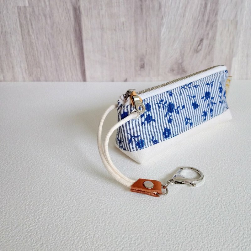 [KTG/Triangular Brick Key Case (Large)] Blue and white porcelain striped blue Japanese canvas - ที่ห้อยกุญแจ - ผ้าฝ้าย/ผ้าลินิน สีน้ำเงิน