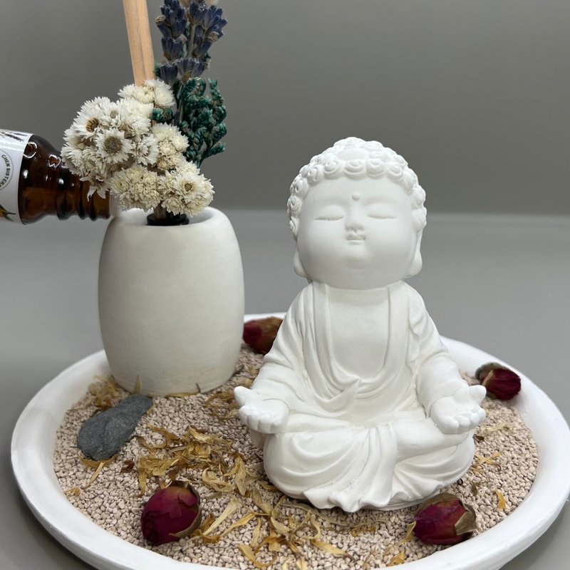 24HR Jing Nian Auspicious Little Buddha (Na Jing) Eternal Flower Disc Combination Art Fragrance Diffuser Essential Oil Fragrance - Fragrances - Cement White