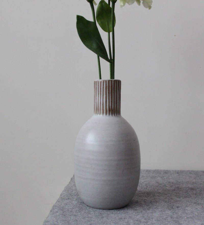 Straight gray and white vase - เซรามิก - ดินเผา 