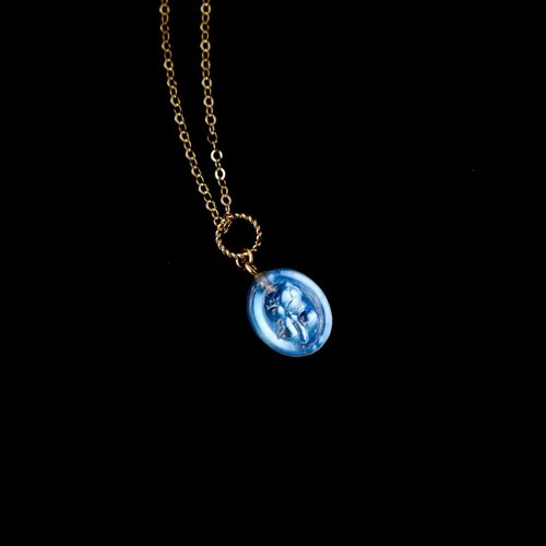 一抹月光 Emoonstone 古典玫瑰小畫框 藍暈月光石14K 項鍊