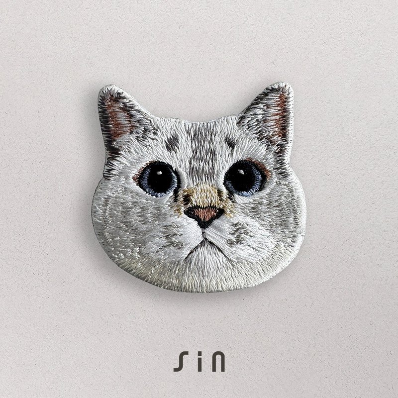 單卡大頭貓-刺繡貼紙-藍眼英短貓(A0012) - 貼紙 - 繡線 白色