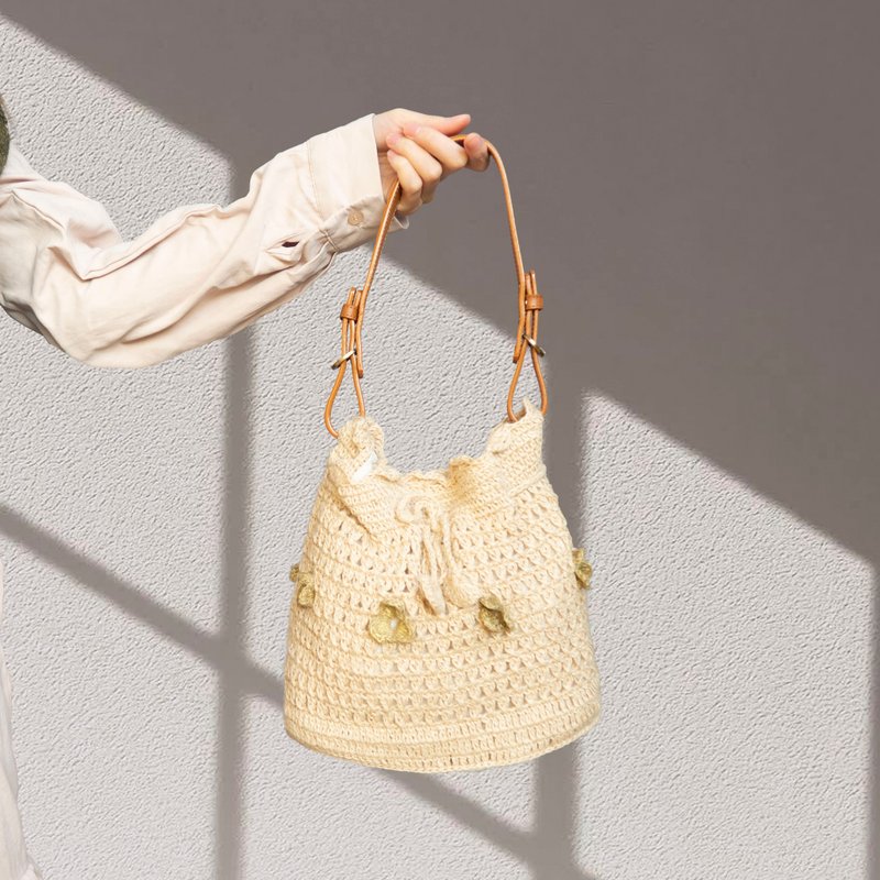 Mori girl retro country pastoral plant wind leather portable Linen thread hand-woven bucket bag - สเวตเตอร์ผู้หญิง - ผ้าฝ้าย/ผ้าลินิน สีทอง