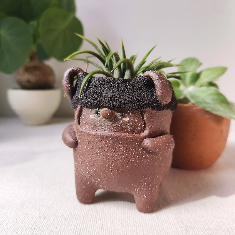 Lucus the planter. Handmade terracotta pot with drainage hole. - เซรามิก - ดินเผา 