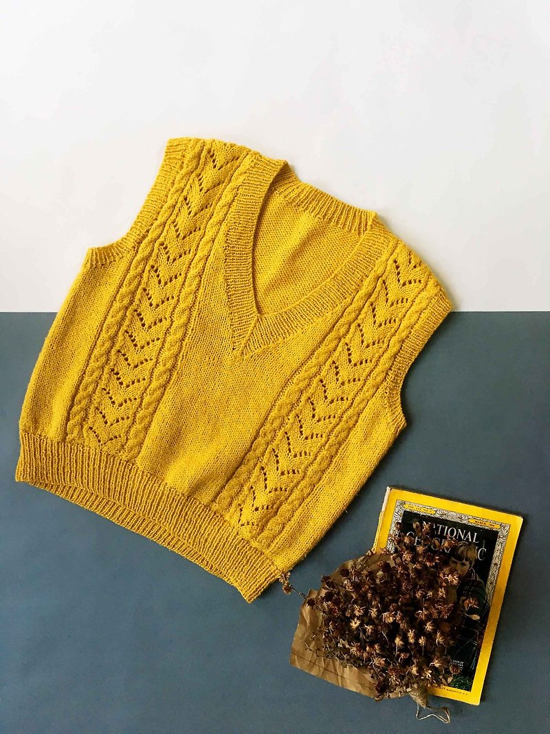 Treasure hunt vintage - vibrant jute wool vest - สเวตเตอร์ผู้หญิง - เส้นใยสังเคราะห์ สีเหลือง