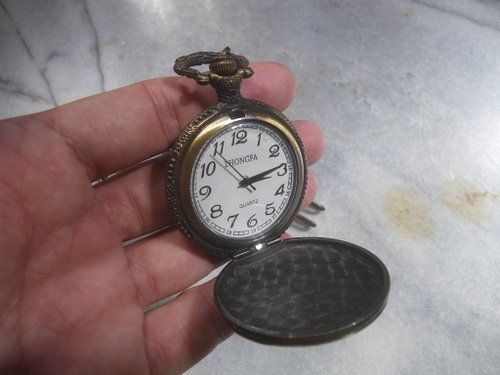 debull quartz pocket watch