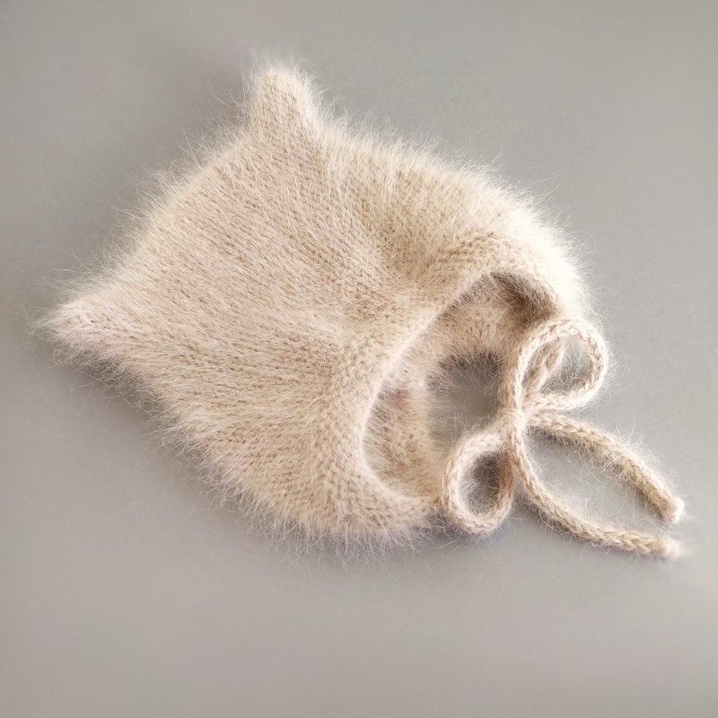 Baby hat. Baby bonnet. Hand knitted kitten bonnet. Kitty Kat hat. Vintage Bonnet - 嬰兒帽子/髮帶 - 羊毛 卡其色