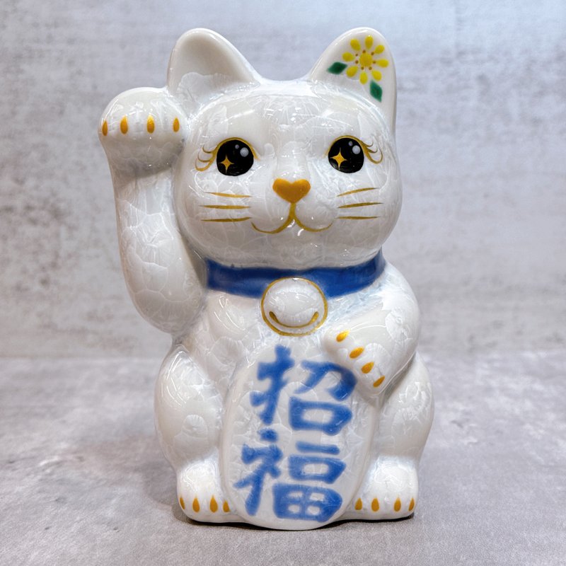 Japanese Kiyomizu-yaki lucky cat | Flower crystal white - Bringing good fortune - Items for Display - Porcelain White