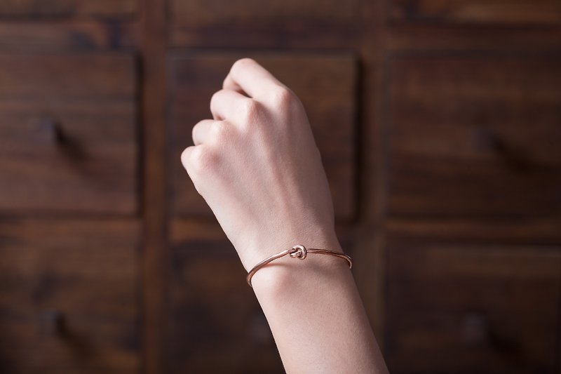 1 single junction red Bronze bracelet Knot Tying Bangle - Bracelets - Copper & Brass Red