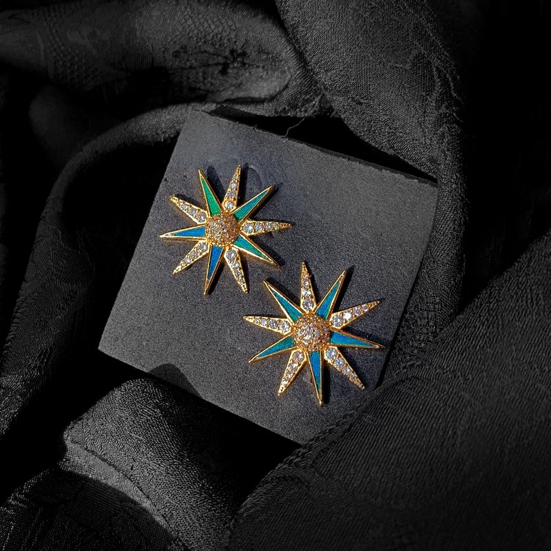 【初秋新品】手工製作 孔雀羽毛 點翠工藝星星耳釘——光之地圖 - 耳環/耳夾/耳骨夾 - 銅/黃銅 金色