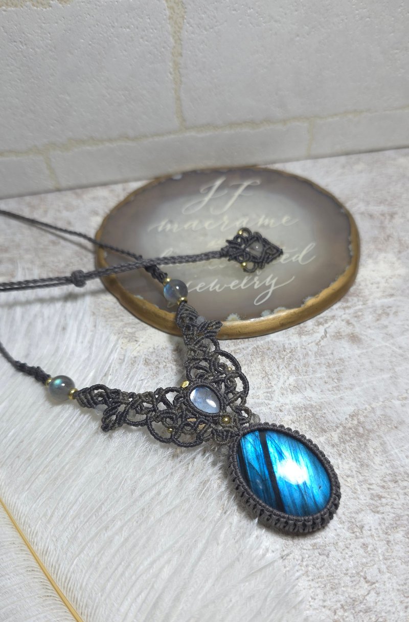 L150 Labradorite macrame Necklace - สร้อยคอ - วัสดุอื่นๆ สีเทา