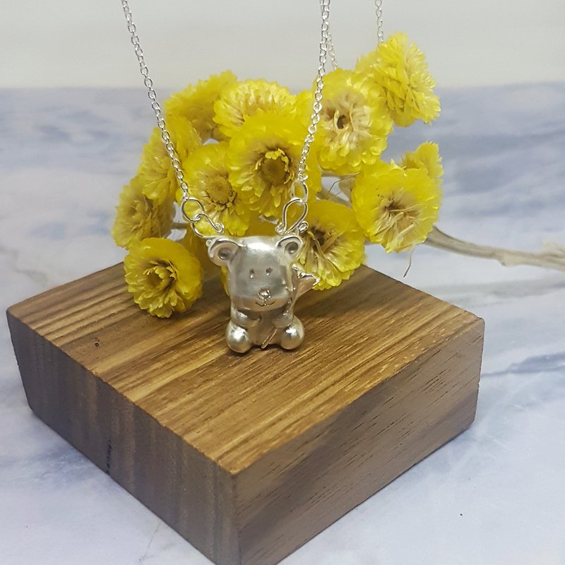 Silver Niobium Works | Sterling Silver Clay/Holding Flower Bear Sterling Silver Necklace/Necklace/Handmade Silver Jewelry - สร้อยคอ - เงินแท้ สีเงิน