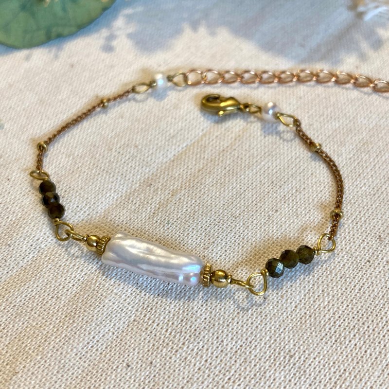Lao Lin's Sundries | Elegant Irregular Pearl Bracelet - สร้อยข้อมือ - ไข่มุก สีทอง