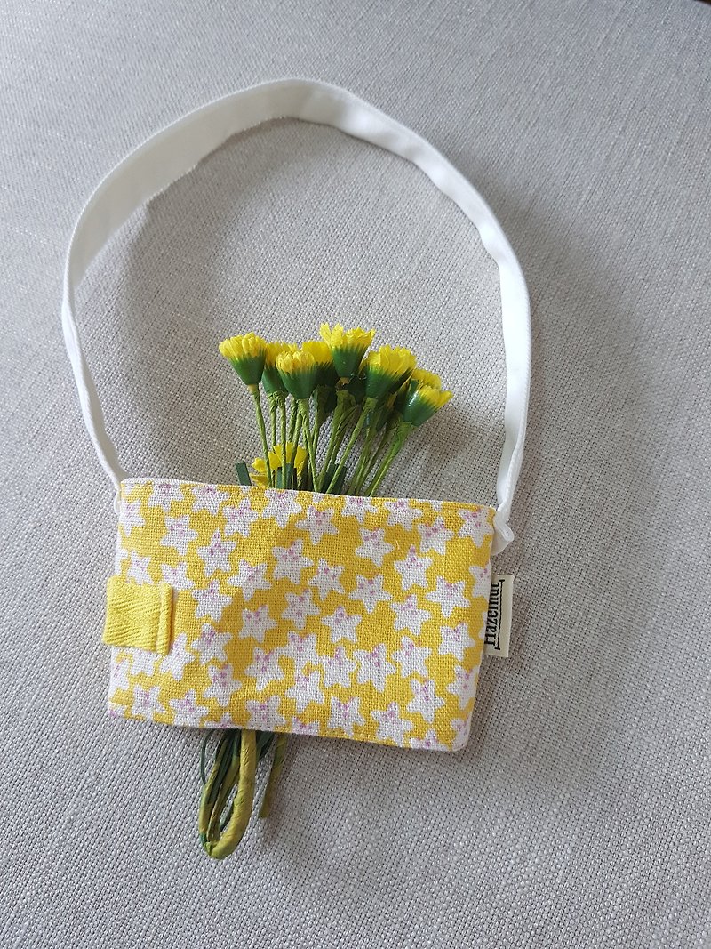 Handmade Nordic yellow floral style environmentally friendly beverage bag - ถุงใส่กระติกนำ้ - ผ้าฝ้าย/ผ้าลินิน สีเหลือง