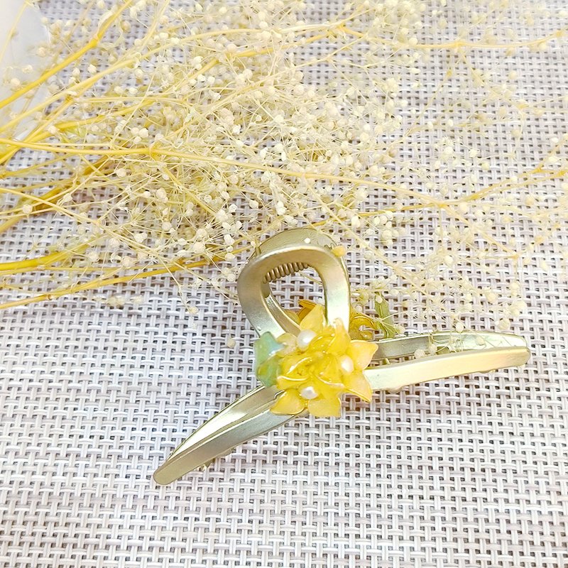 好質感雙面薑黃繡球花金屬鯊魚夾 時尚寶石膠樹脂髮夾 - 髮夾/髮圈 - 其他金屬 黃色