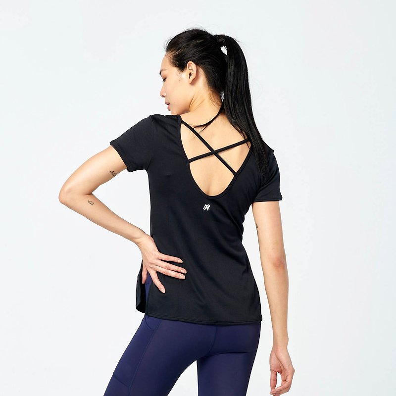 Short Sleeve Cutout Crossover Top - Black - เสื้อยืดผู้หญิง - เส้นใยสังเคราะห์ สีดำ
