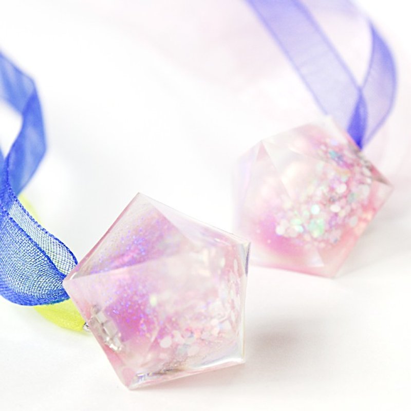 Pentagon dome ribbon earrings (Mukitate Pione) - Earrings & Clip-ons - Other Materials Purple