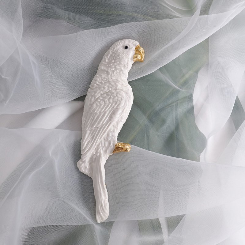 小金鸚鵡胸針_白 - 心口針/胸針 - 其他金屬 白色